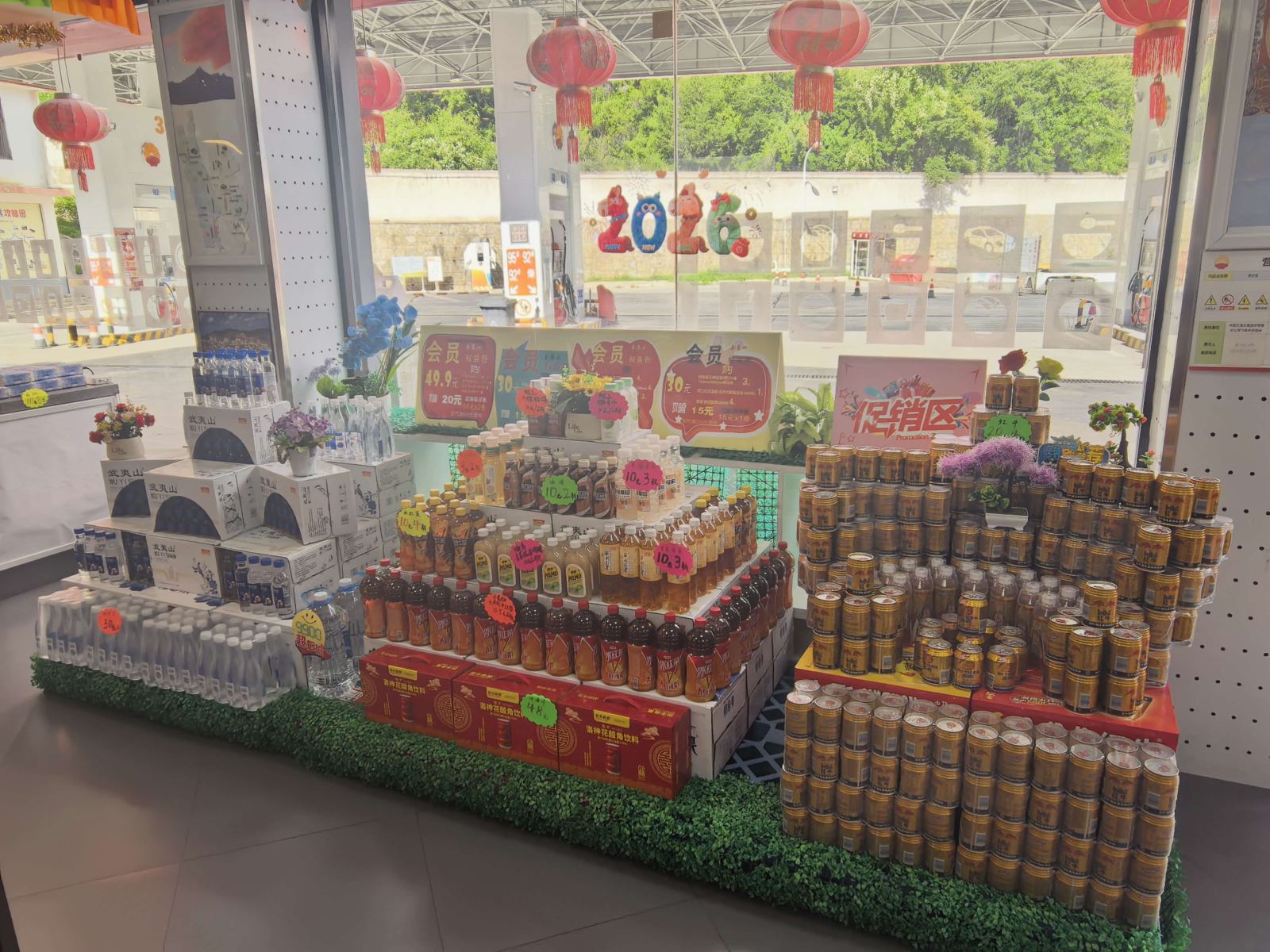 夏日饮品热销堆头